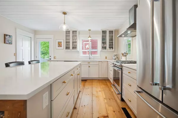 Francestown, NH 03043,136 Main ST