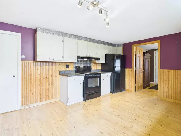 Stewartstown, NH 03576,15 Main ST