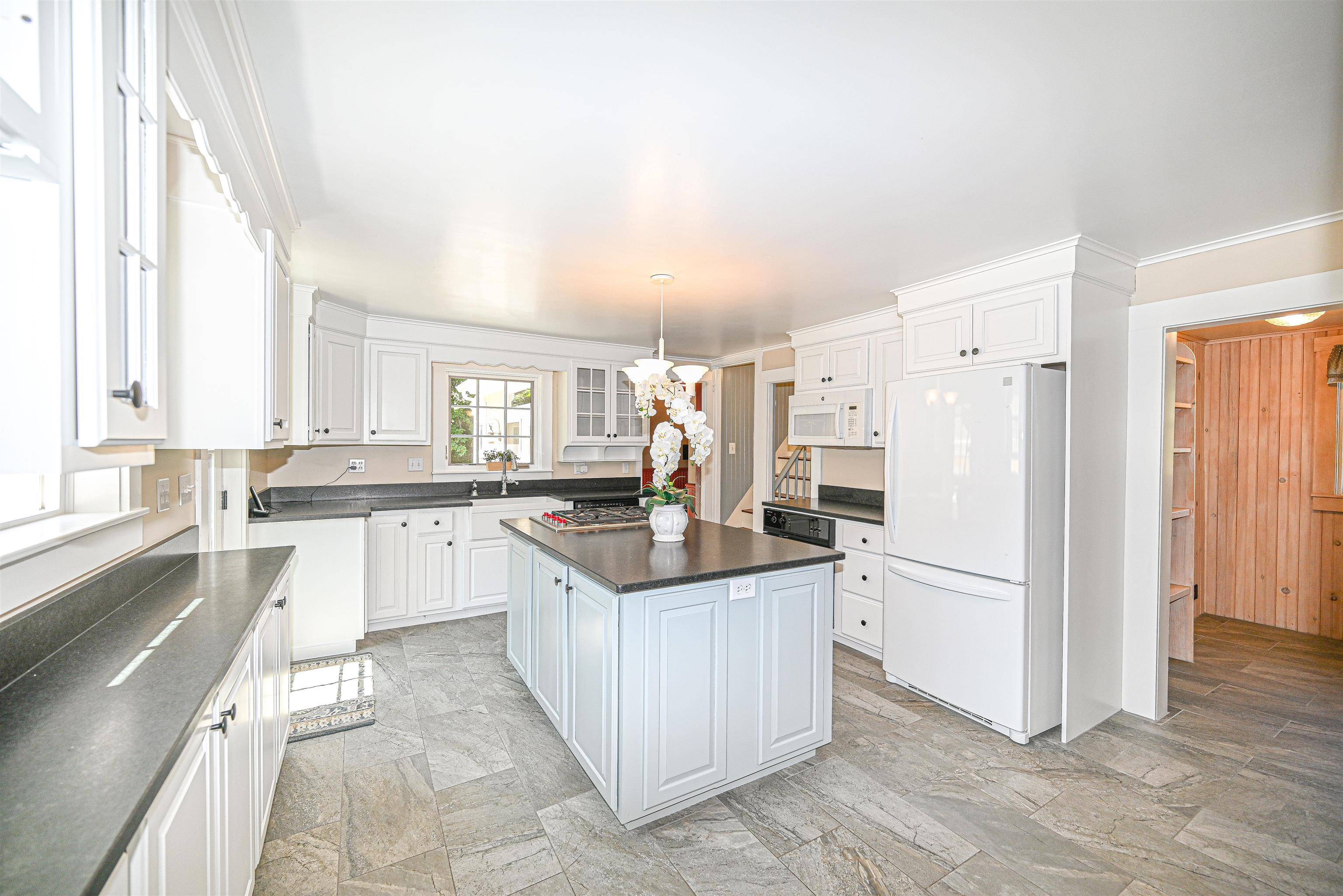 9 Lawes AVE, Bedford, NH 03110