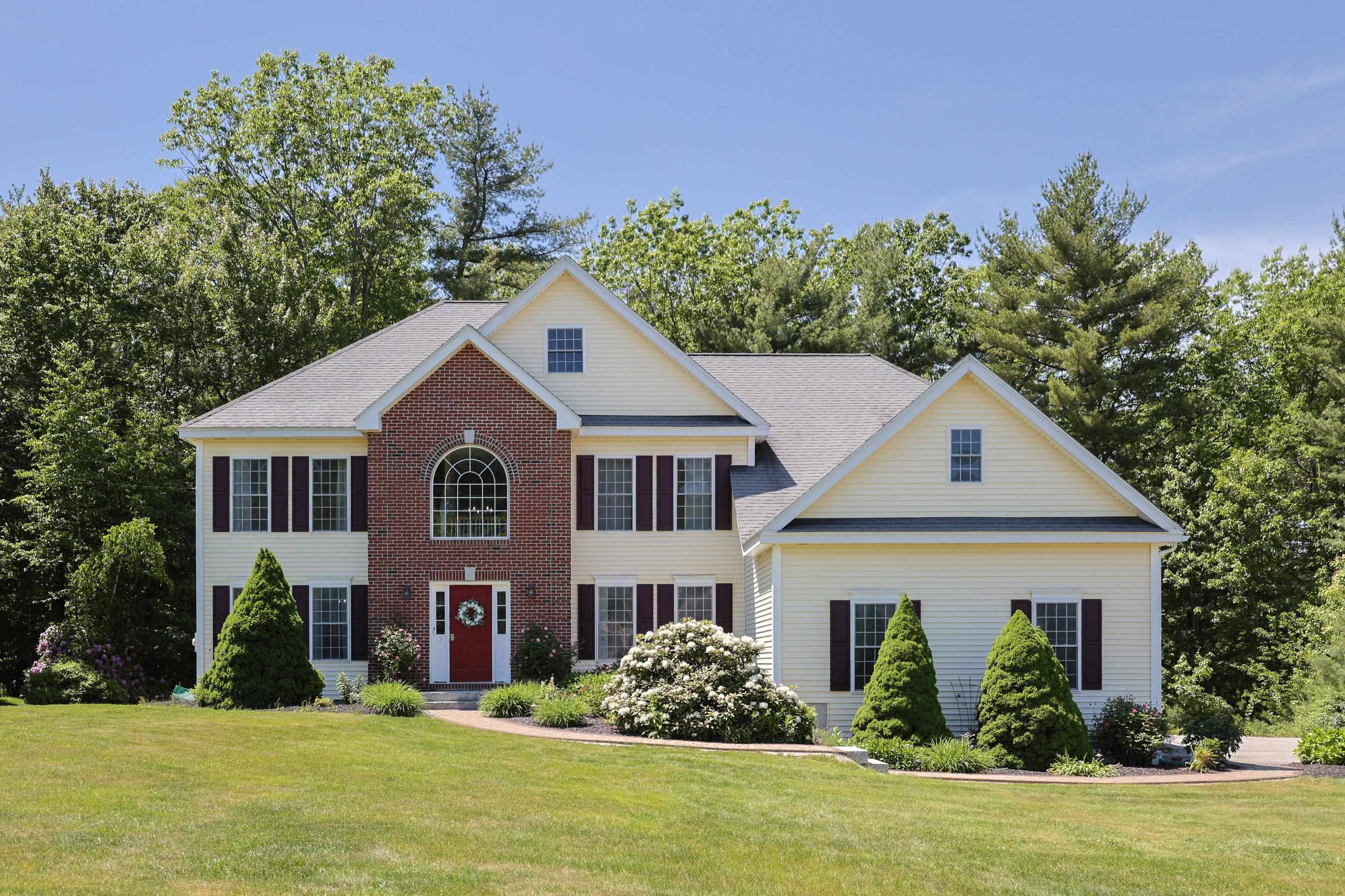 7 Adella DR, Nashua, NH 03063