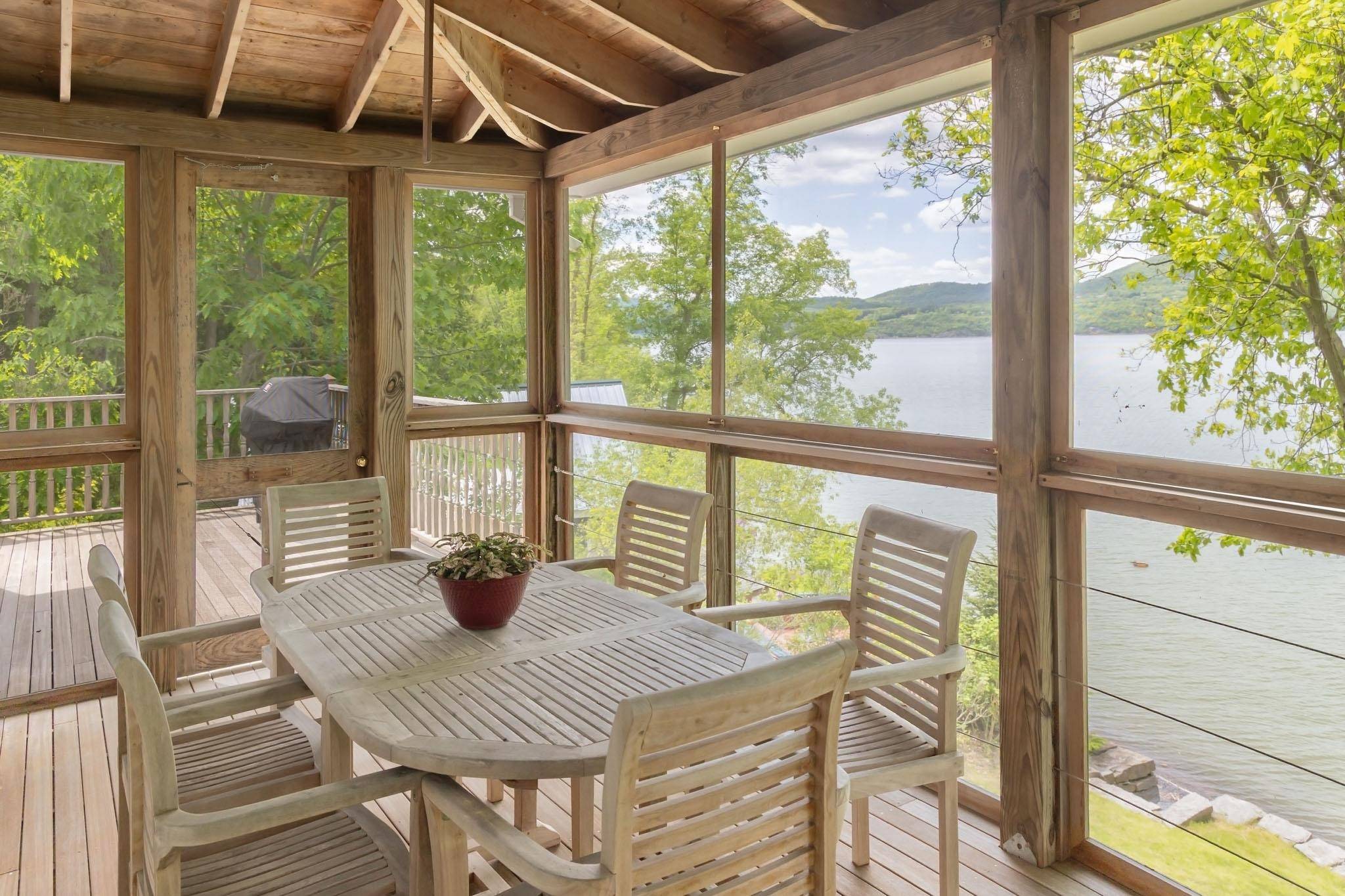Addison, VT 05491,256 Lakeside LN