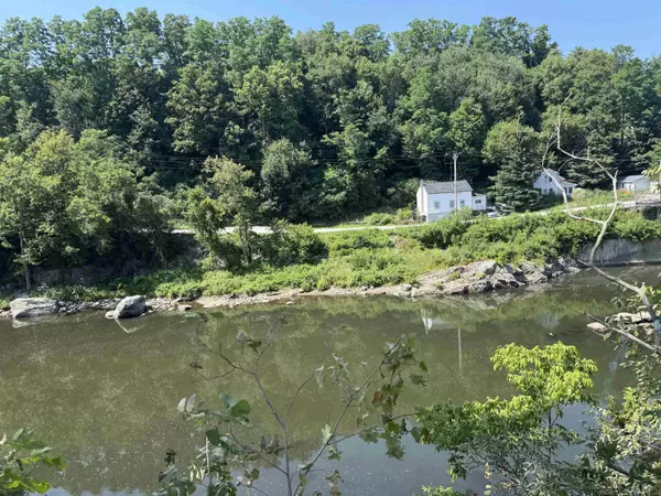 Milton, VT 05468,7 River ST #5