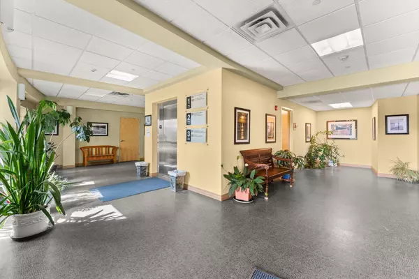 South Burlington, VT 05403,1060 Hinesburg RD