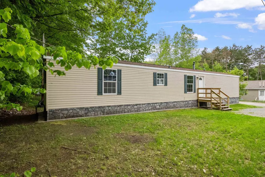 15 Trailer Park RD, Haverhill, NH 03785