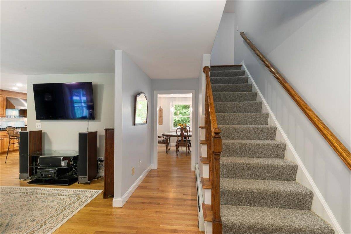 Kingston, NH 03848,12 Mockingbird LN