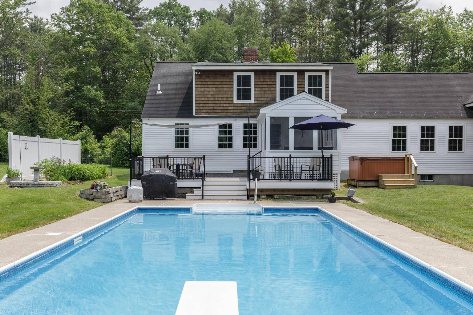 Hopkinton, NH 03229,5 Barton Corner RD