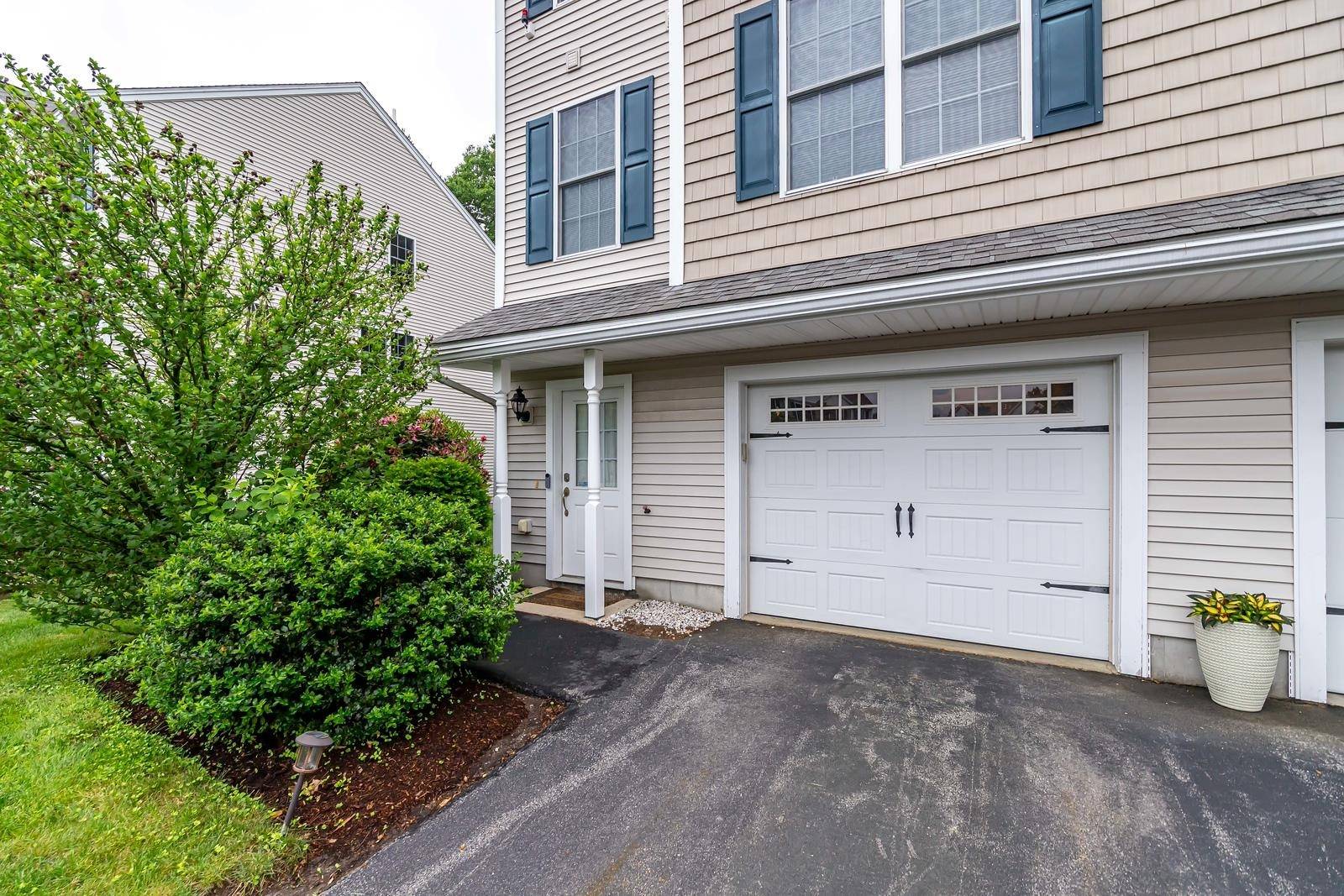 Goffstown, NH 03045,2 Larch ST #16