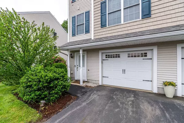 Goffstown, NH 03045,2 Larch ST #16