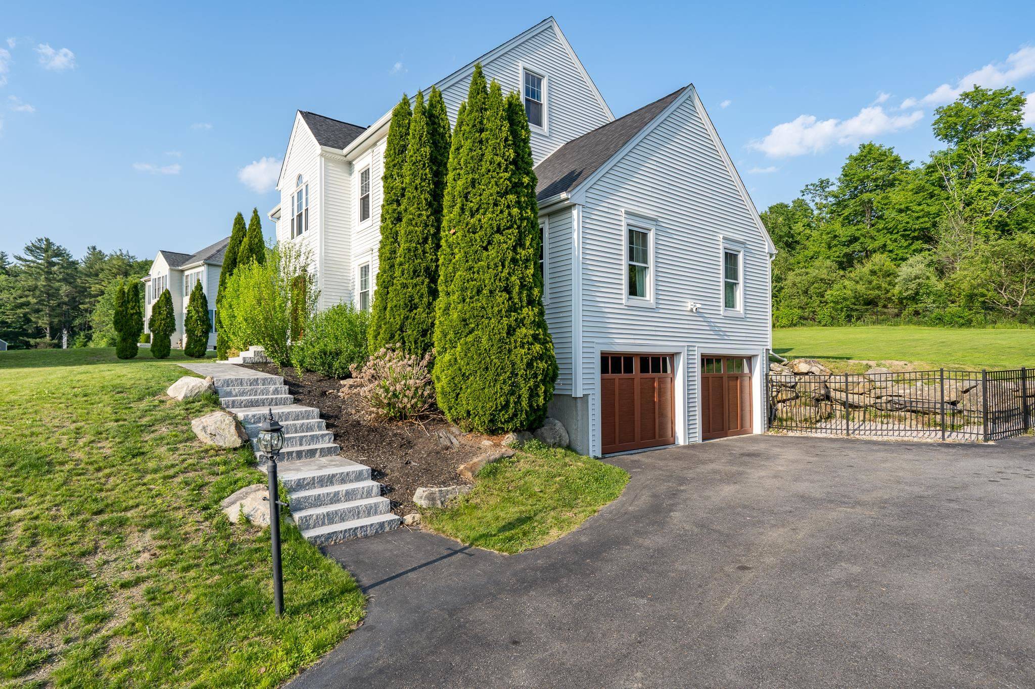 Hudson, NH 03051,3 Sir Isaac WAY