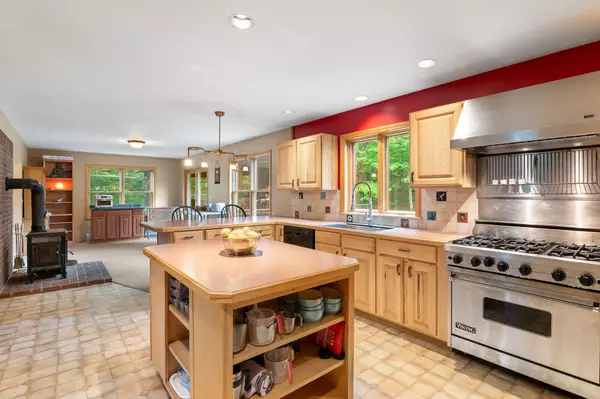 Brattleboro, VT 05301,925 Hinesburg RD