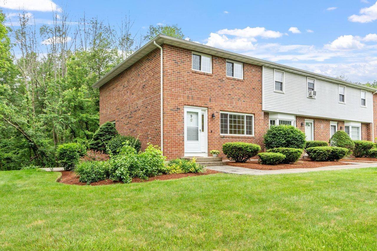 9 Oakridge DR, Londonderry, NH 03053