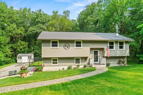 16 Hazelwood DR, Hudson, NH 03051