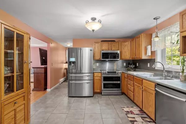 Hooksett, NH 03106,245 West River RD