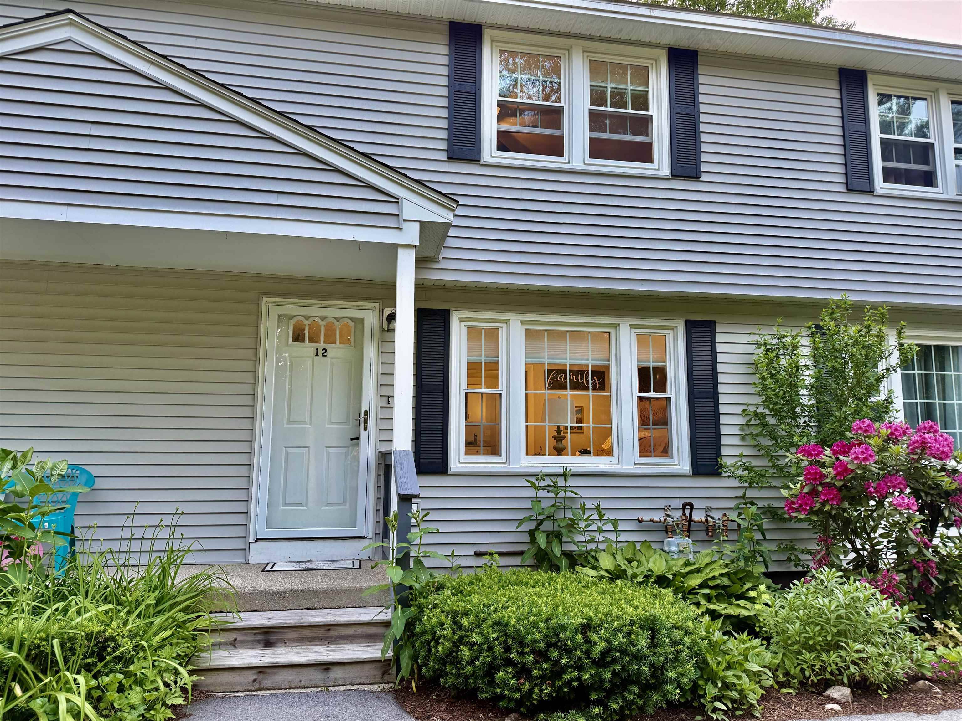 Londonderry, NH 03053,12 Holly LN