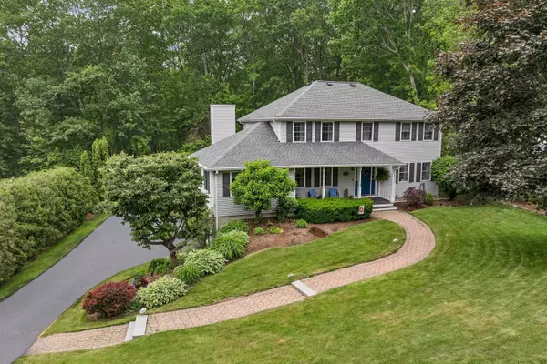 12 Julia DR, Hooksett, NH 03106