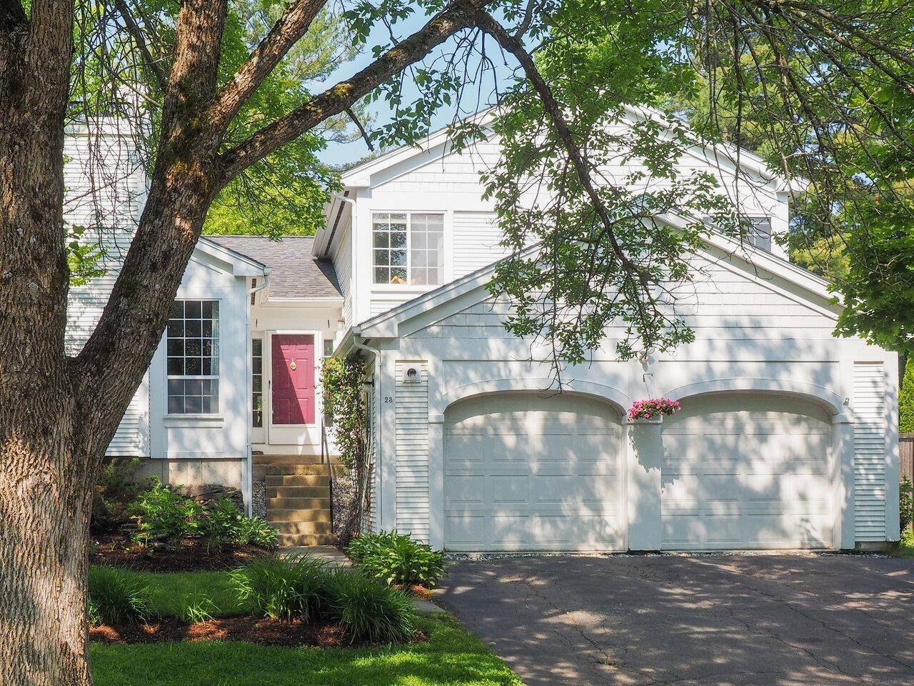 23 Iris LN, South Burlington, VT 05403