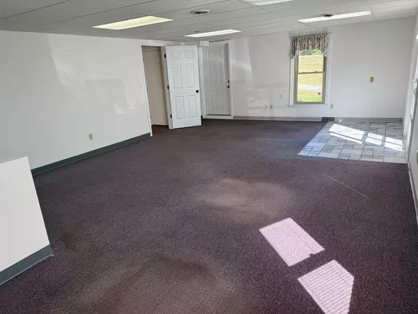 Londonderry, NH 03053,12 Parmenter RD #D6