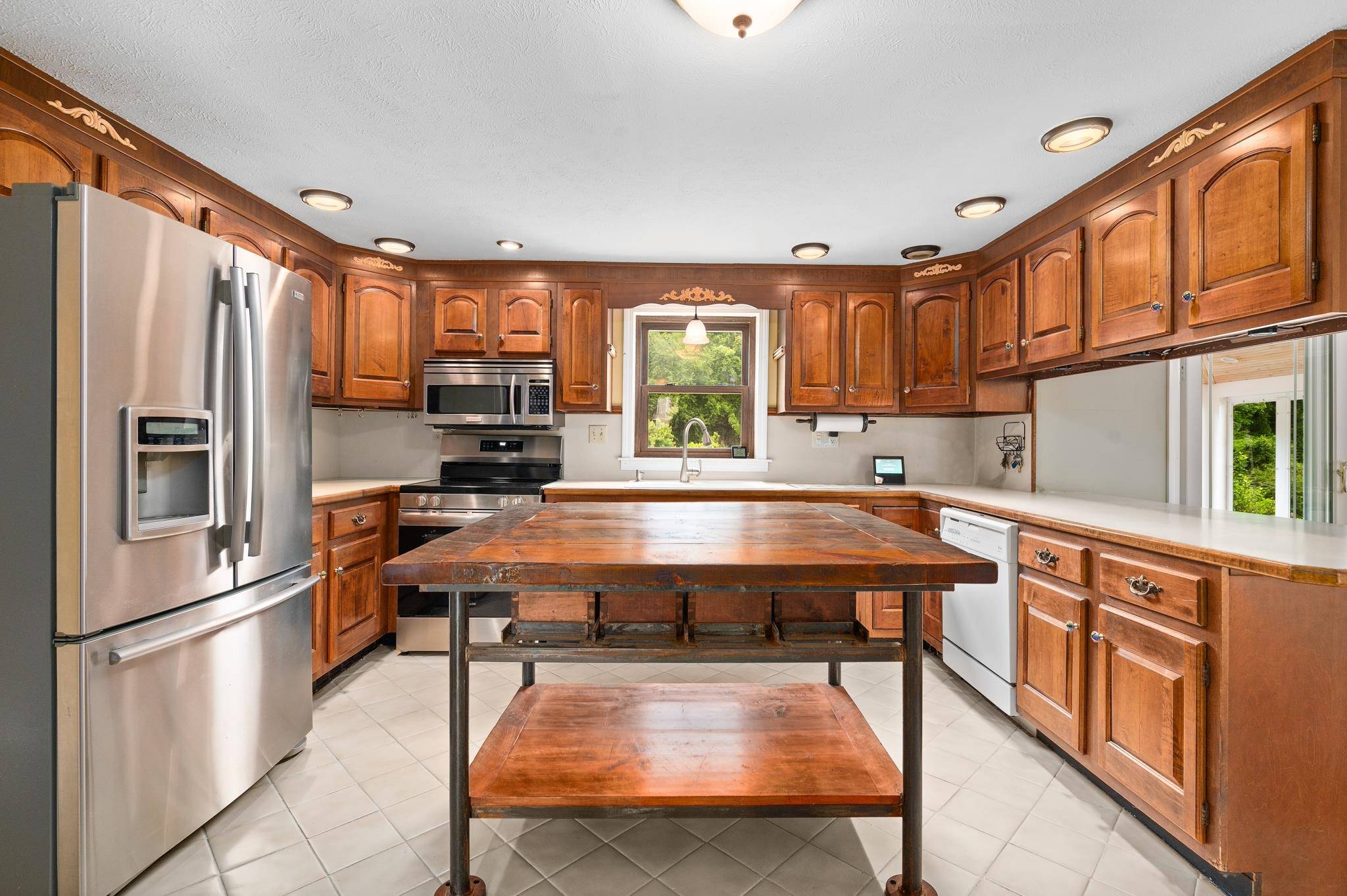 East Kingston, NH 03827,90 Giles RD