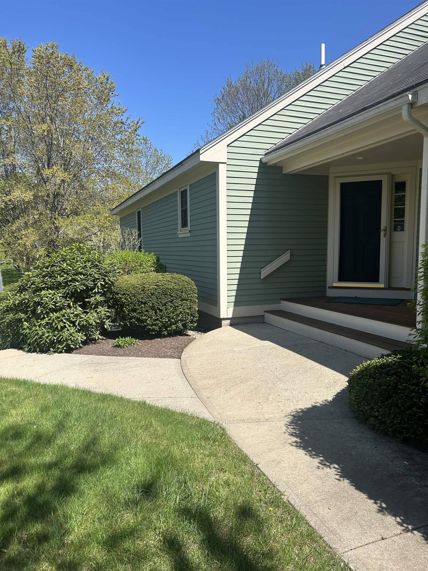 Bedford, NH 03101,23 Gleneagle DR