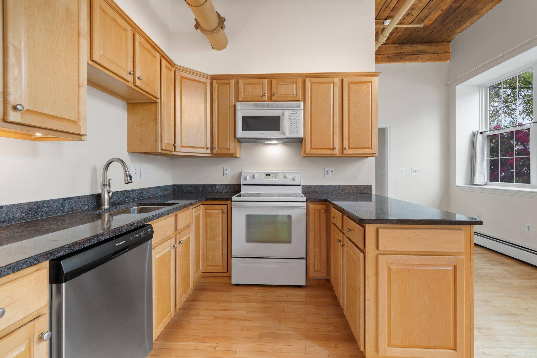 Exeter, NH 03833,156 Front ST #103