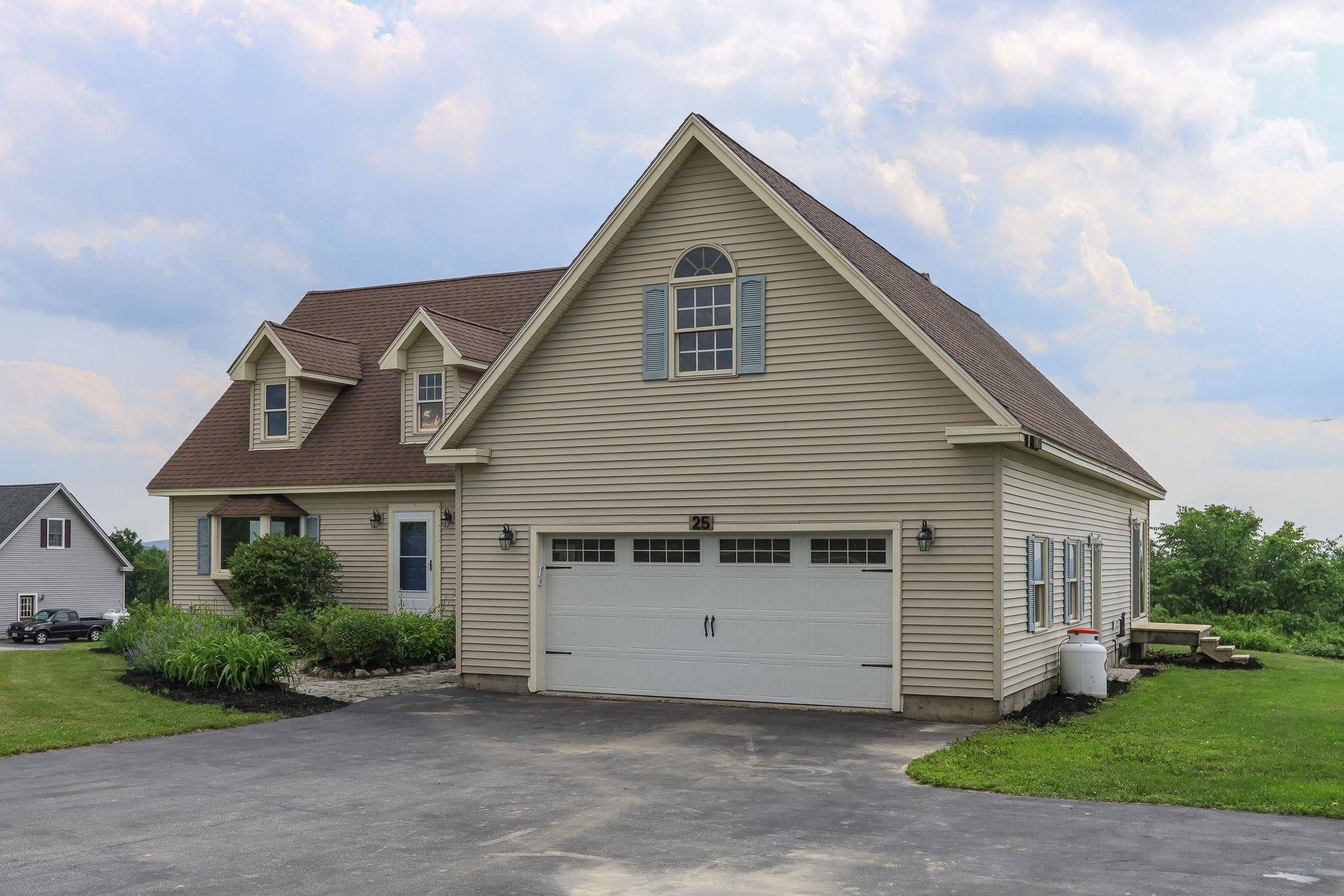 Epsom, NH 03234,25 Howards LN