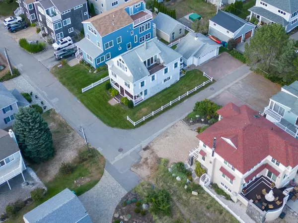 8 Toppan ST, Hampton, NH 03842