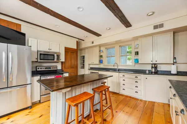 Hancock, NH 03449,38 Main ST