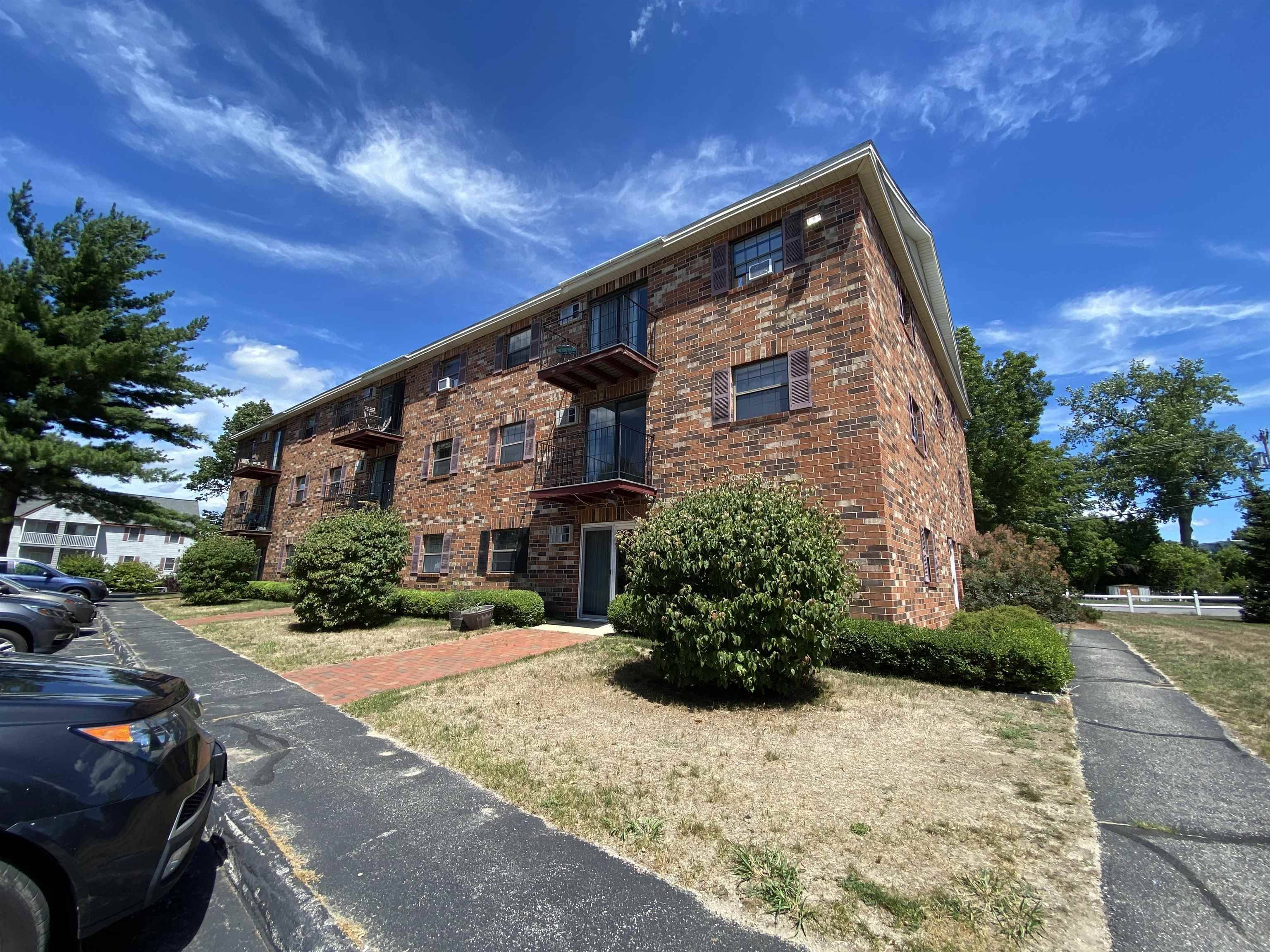 Derry, NH 03038,11 Railroad AVE #34