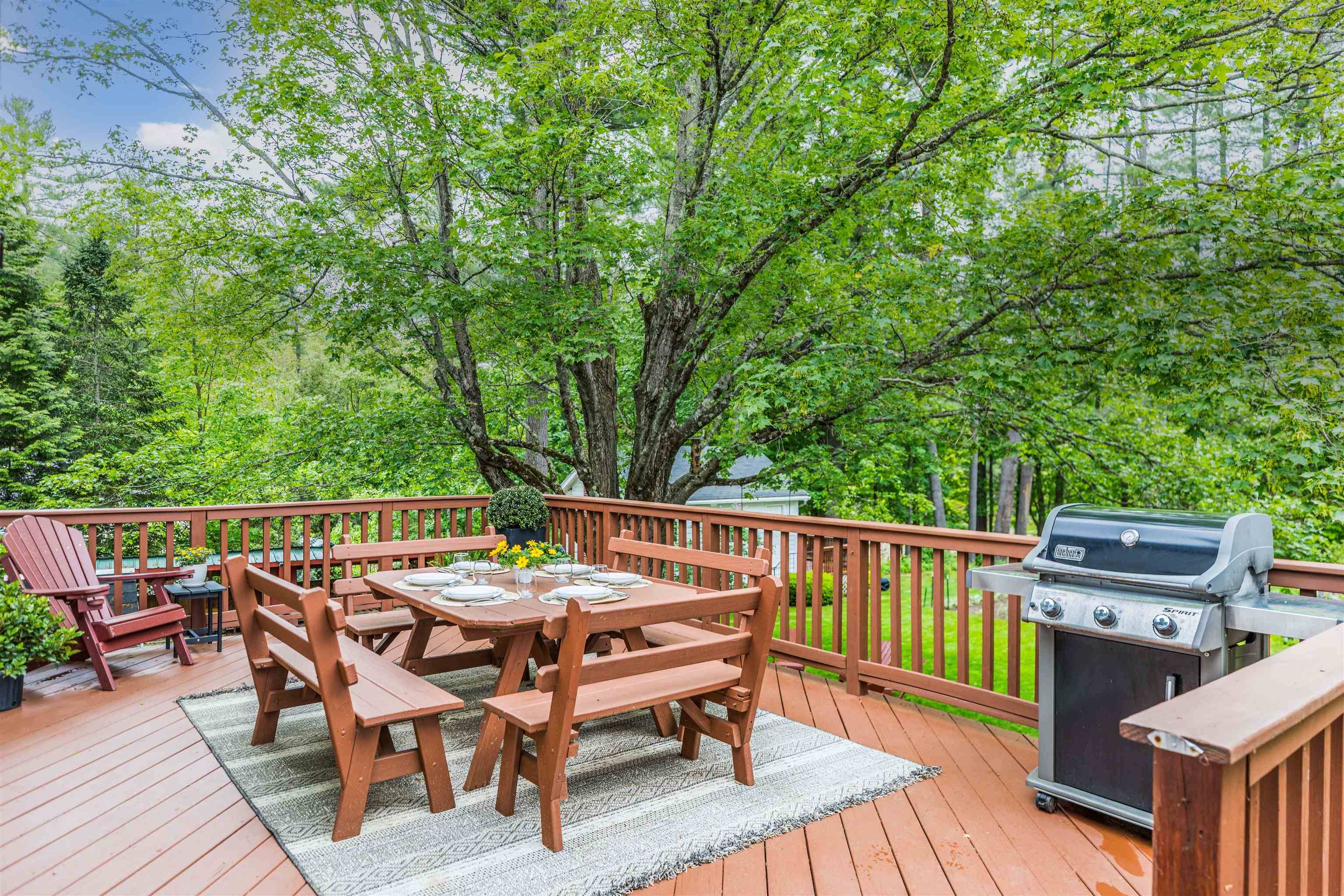 Durham, NH 03824,20 Bayview RD