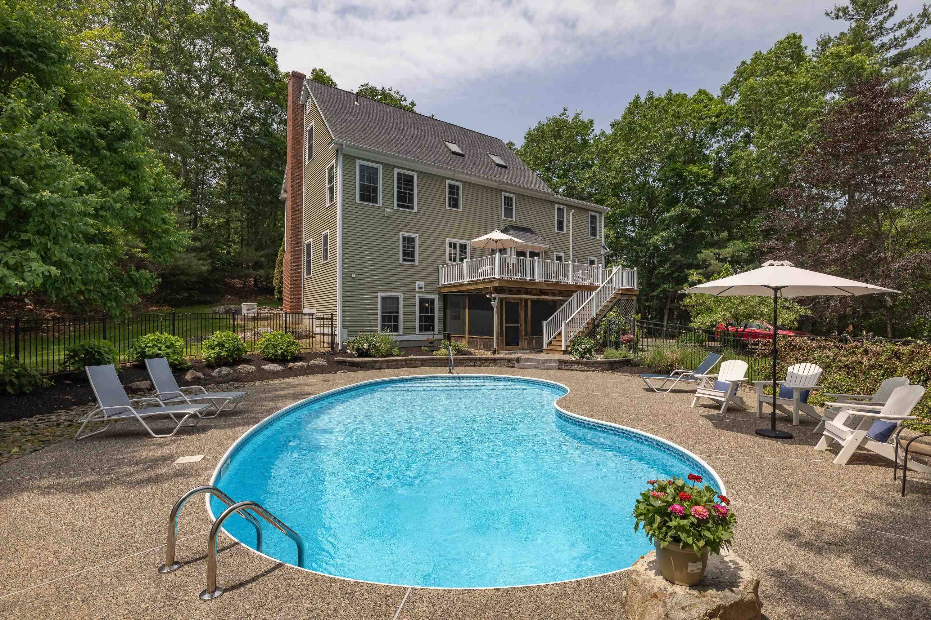 15 Wood Ridge LN, Exeter, NH 03833