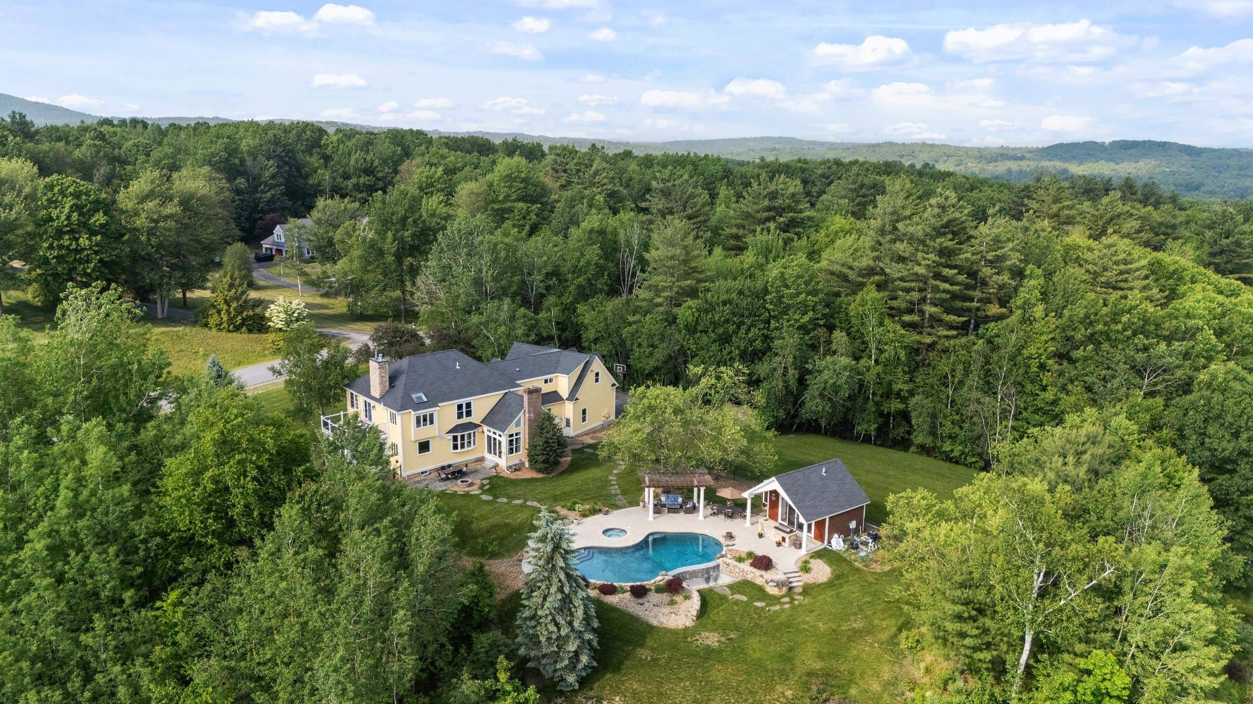Bedford, NH 03110,3 Baldwin LN