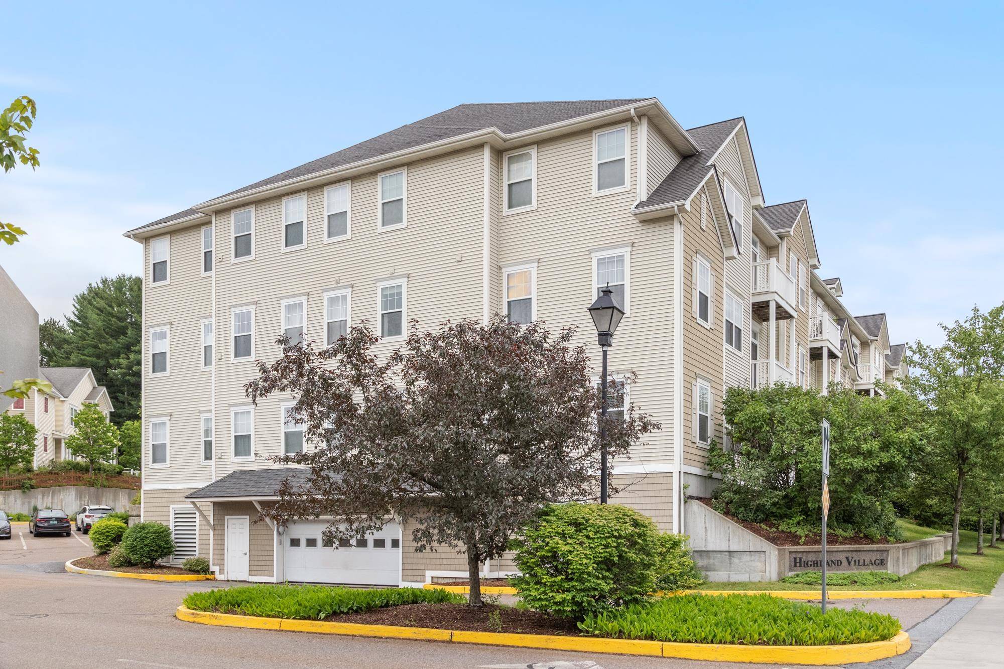 Essex Junction, VT 05452,61 Pearl ST #14
