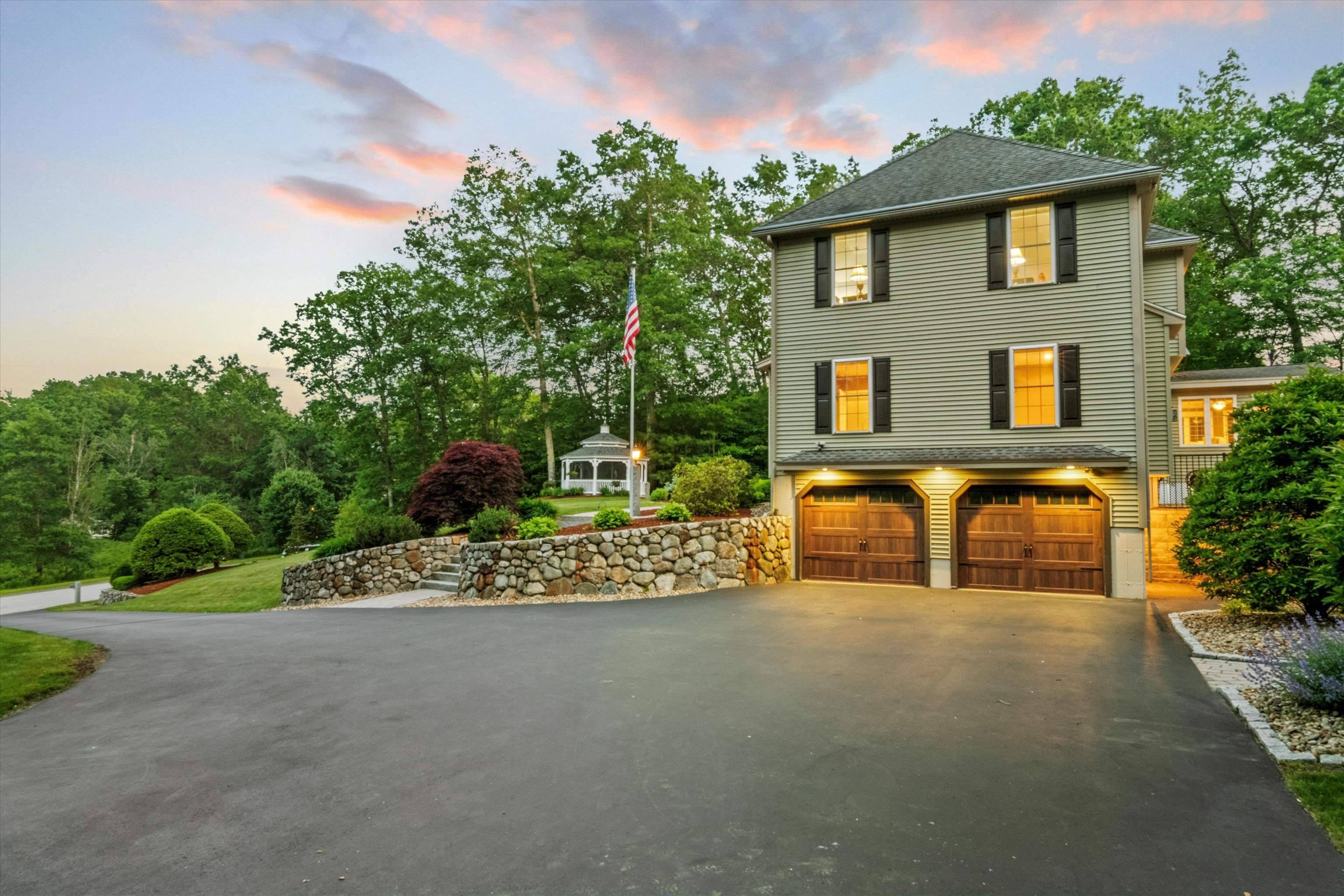 Auburn, NH 03032,104 Windsor DR