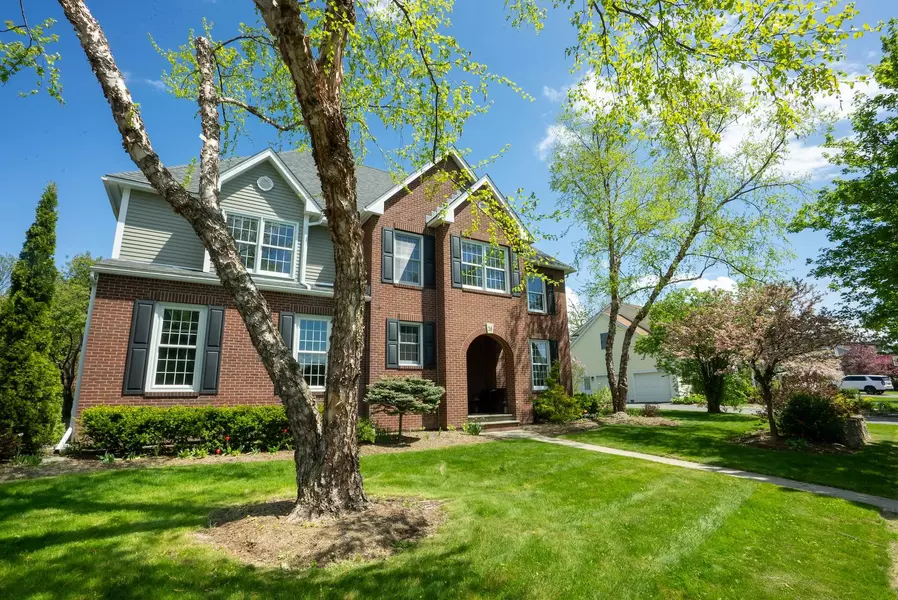 16 Pinnacle DR, South Burlington, VT 05403