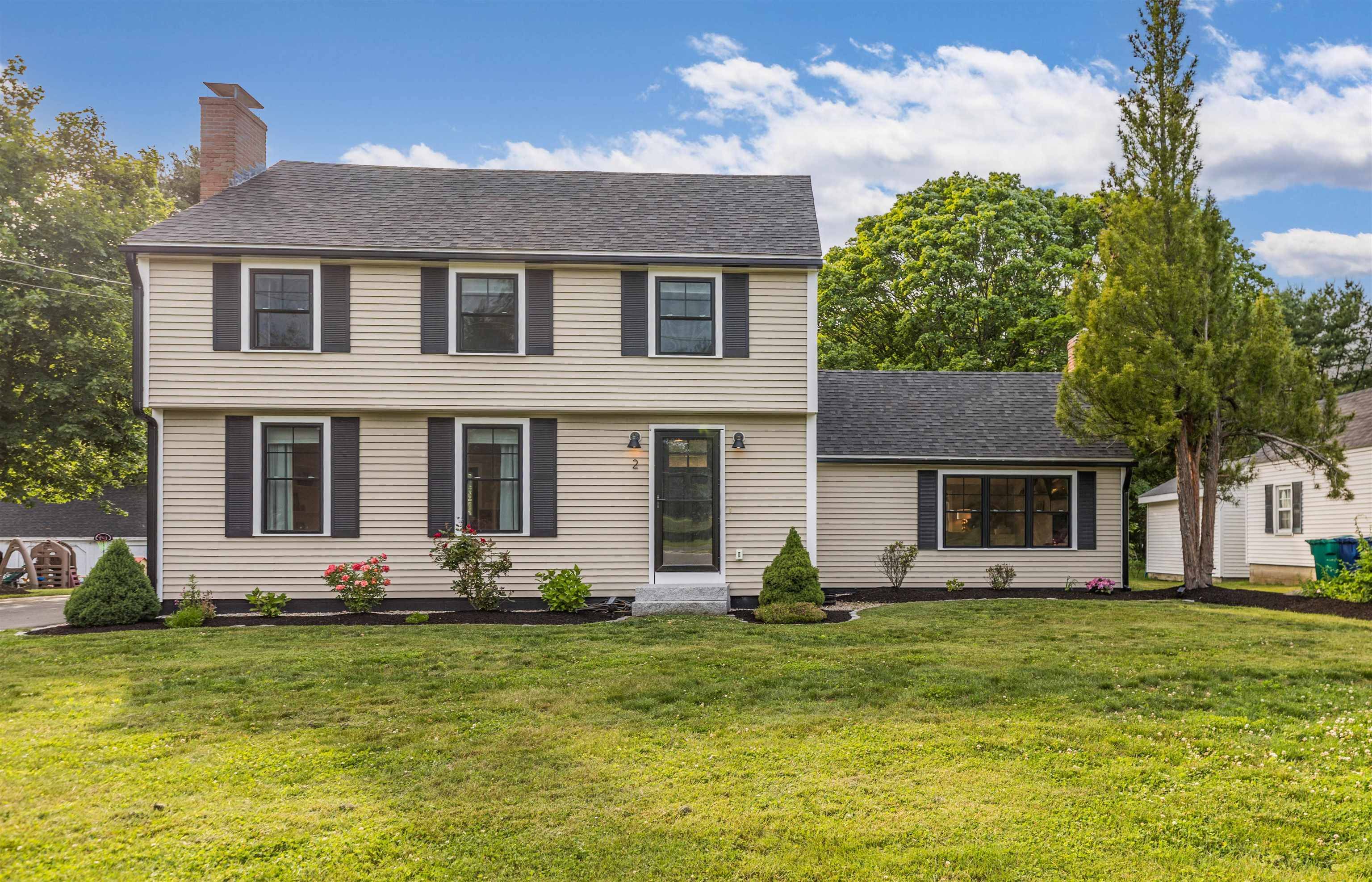2 Locke RD, Hampton, NH 03842
