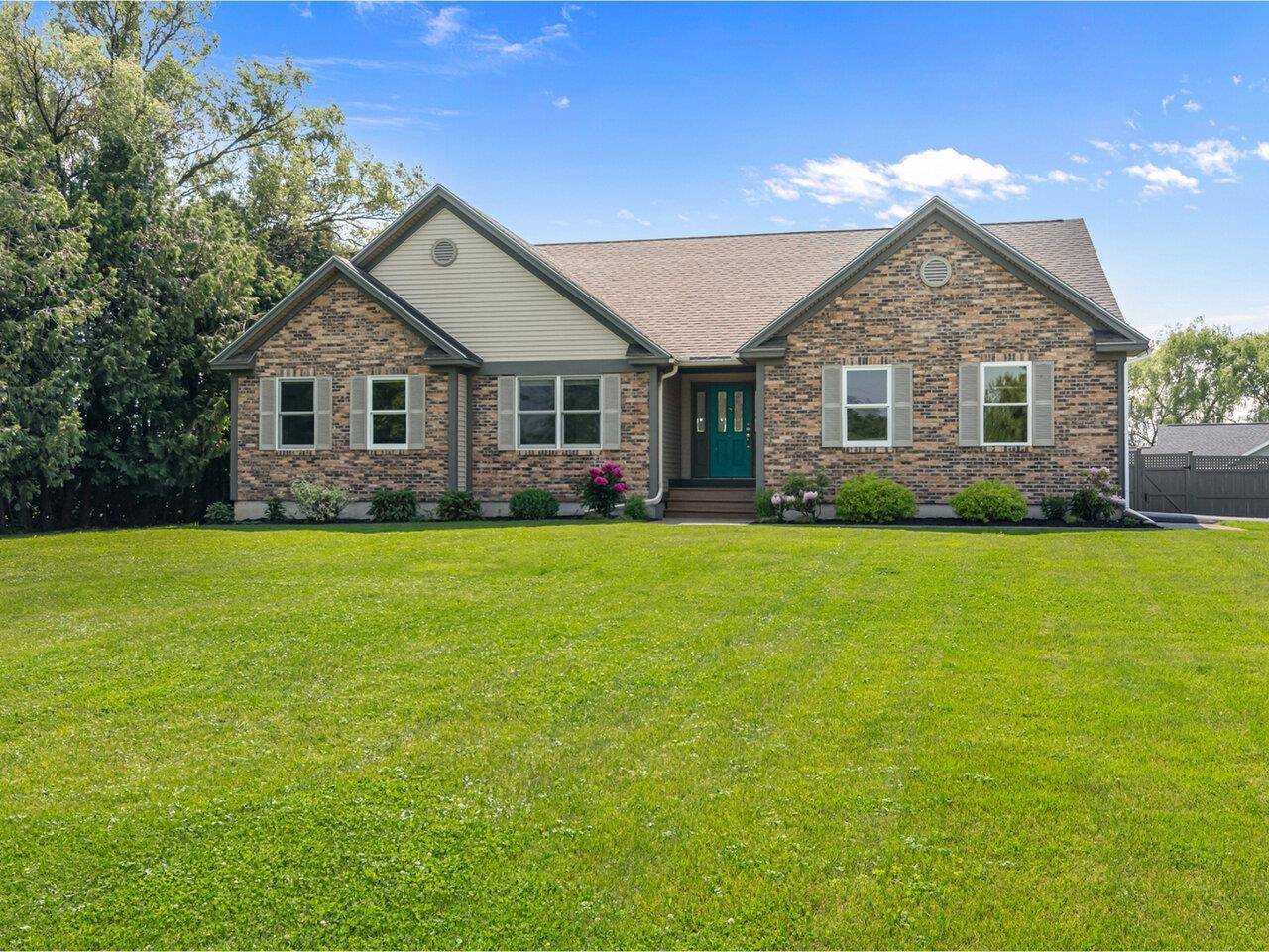27 Weeping Willow LN, South Burlington, VT 05403