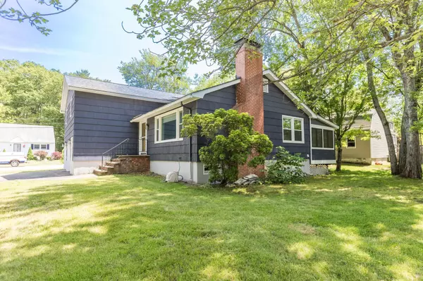 Portsmouth, NH 03801,19 Harding RD