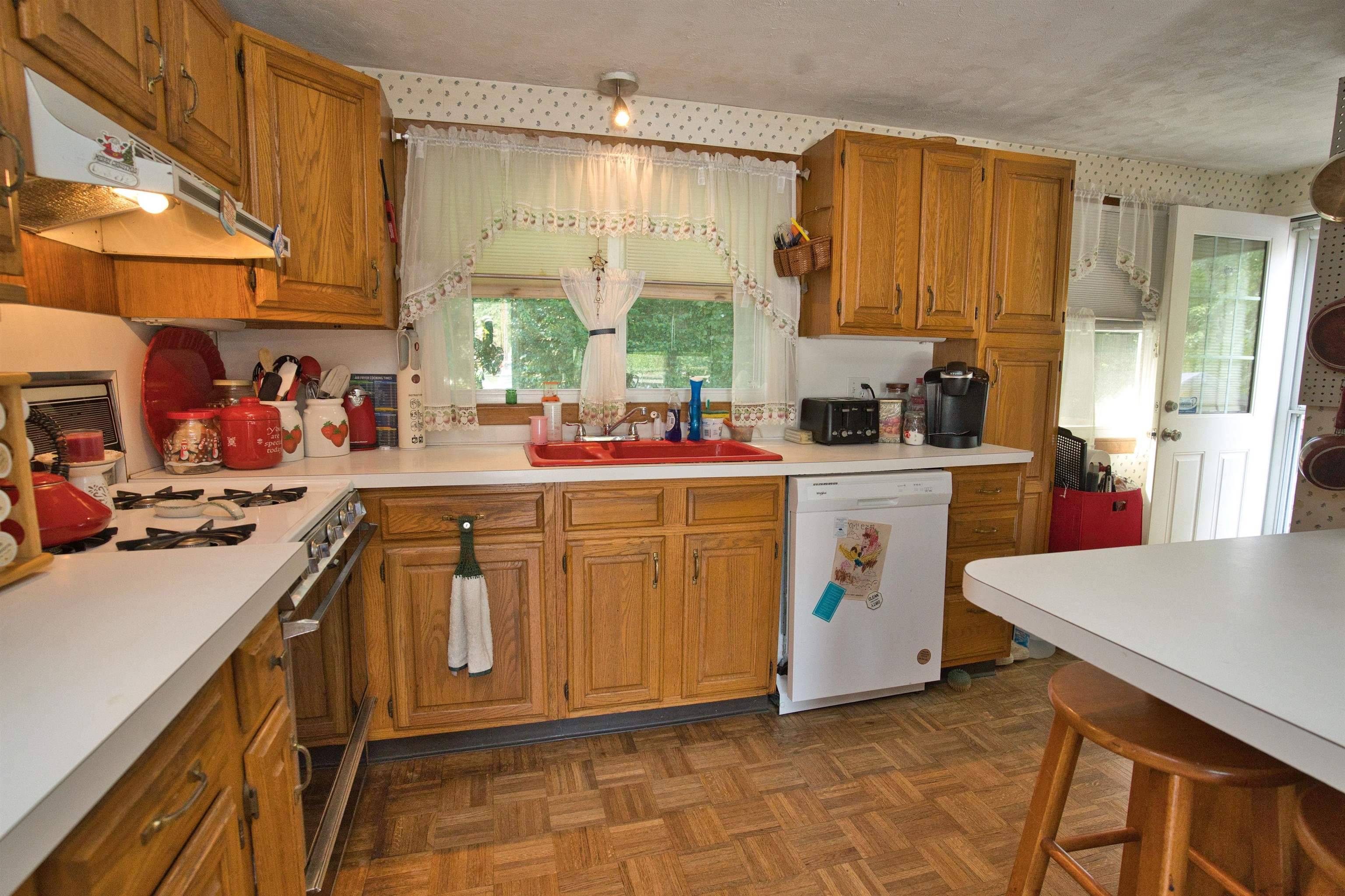Nashua, NH 03060,6 Charlton CIR