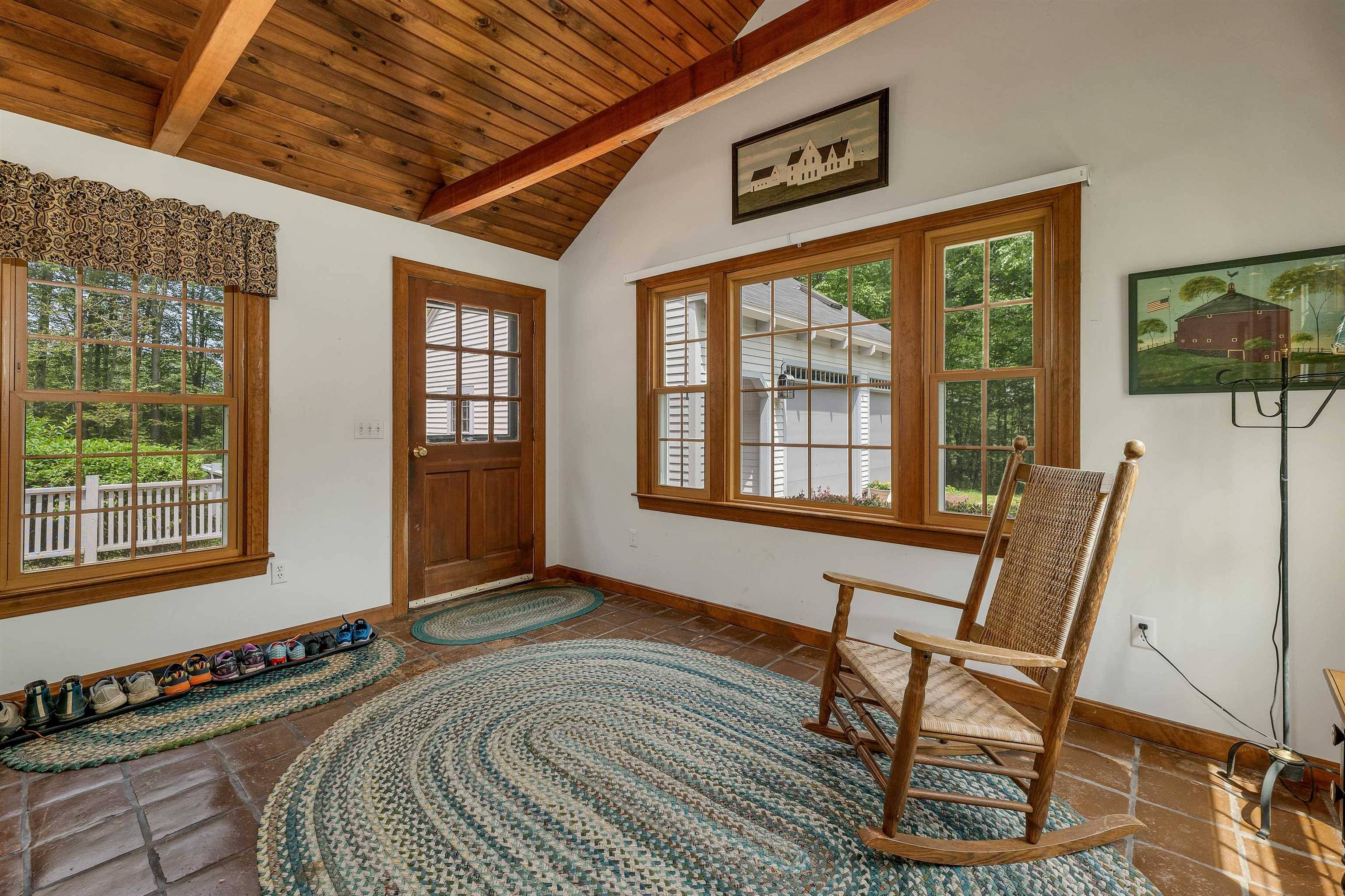 Bedford, NH 03110,69 King RD