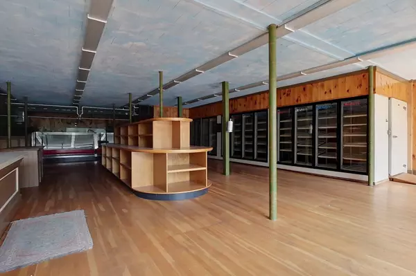 Brookline, NH 03033,12 Main ST