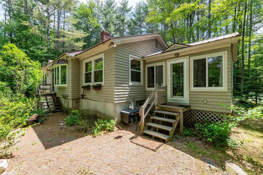 70 Tabor CIR, Albany, NH 03818
