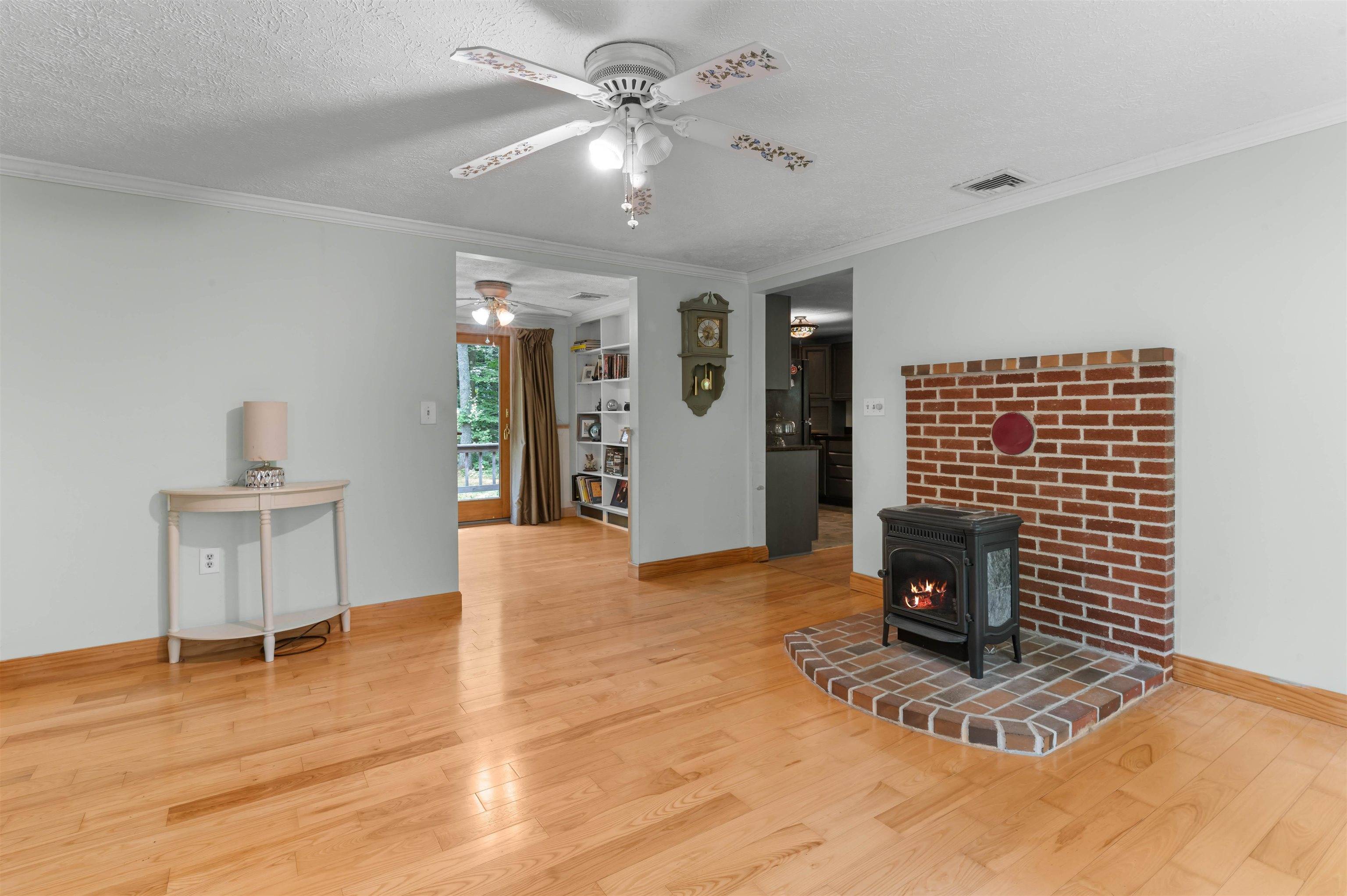 Albany, NH 03818,70 Tabor CIR