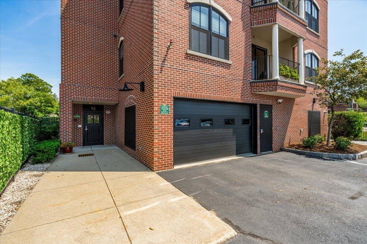 Nashua, NH 03064,52 Main ST #201