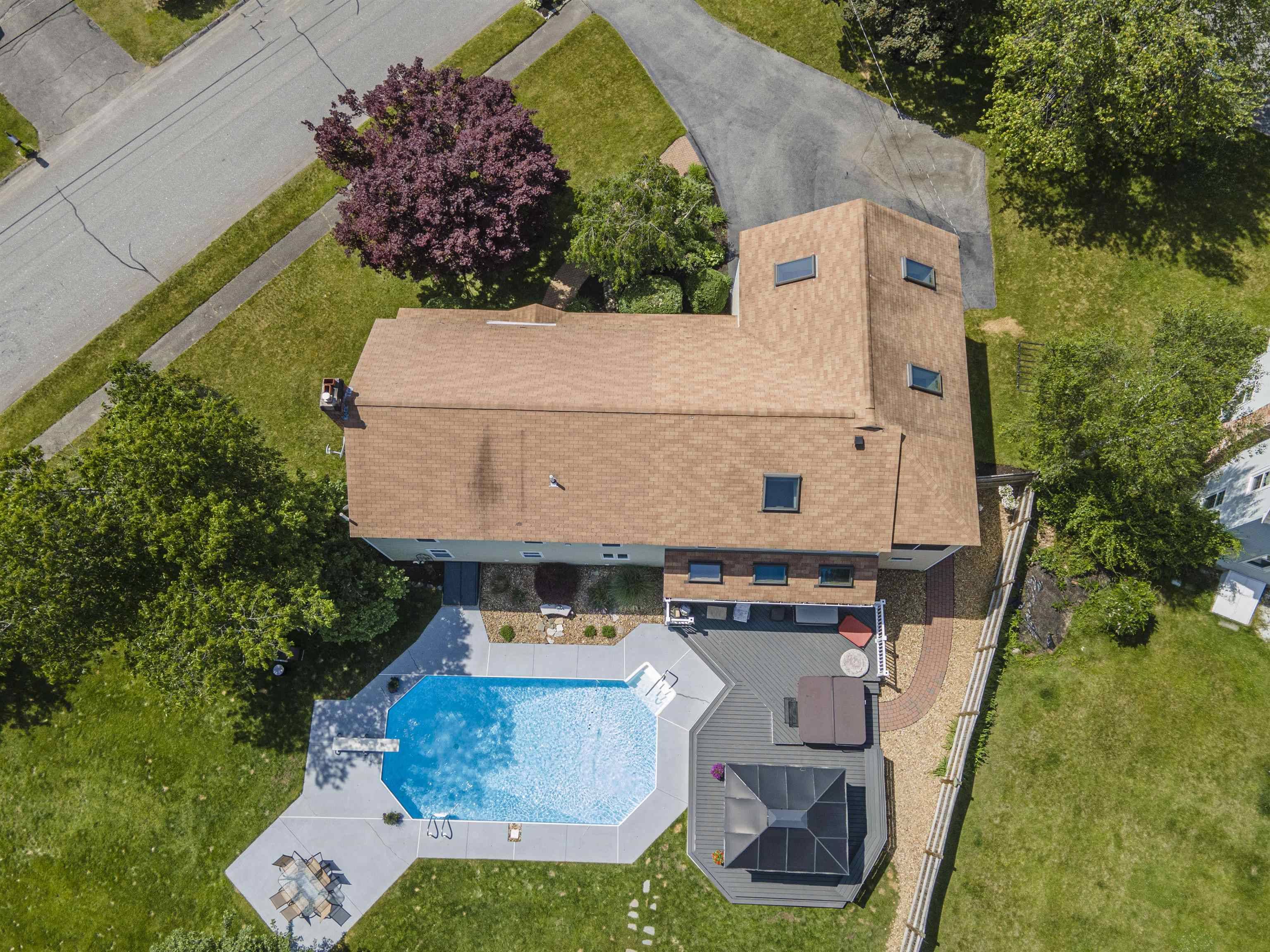 Nashua, NH 03063,11 Watersedge DR