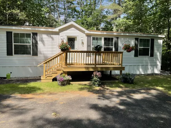 10 Granite LN, Wolfeboro, NH 03894