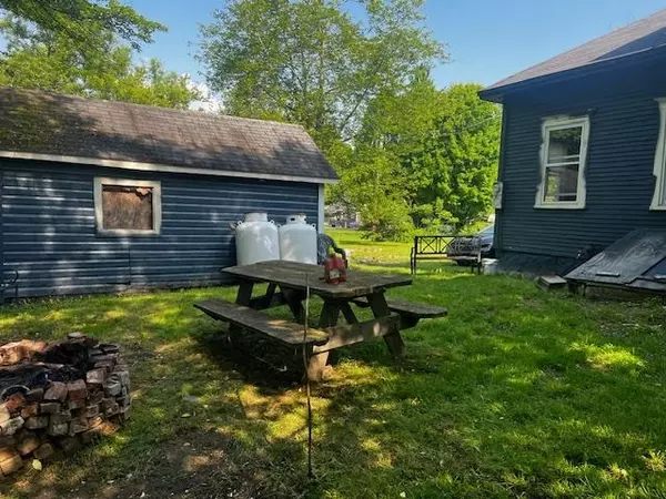 Newport City, VT 05855,498 Clyde ST