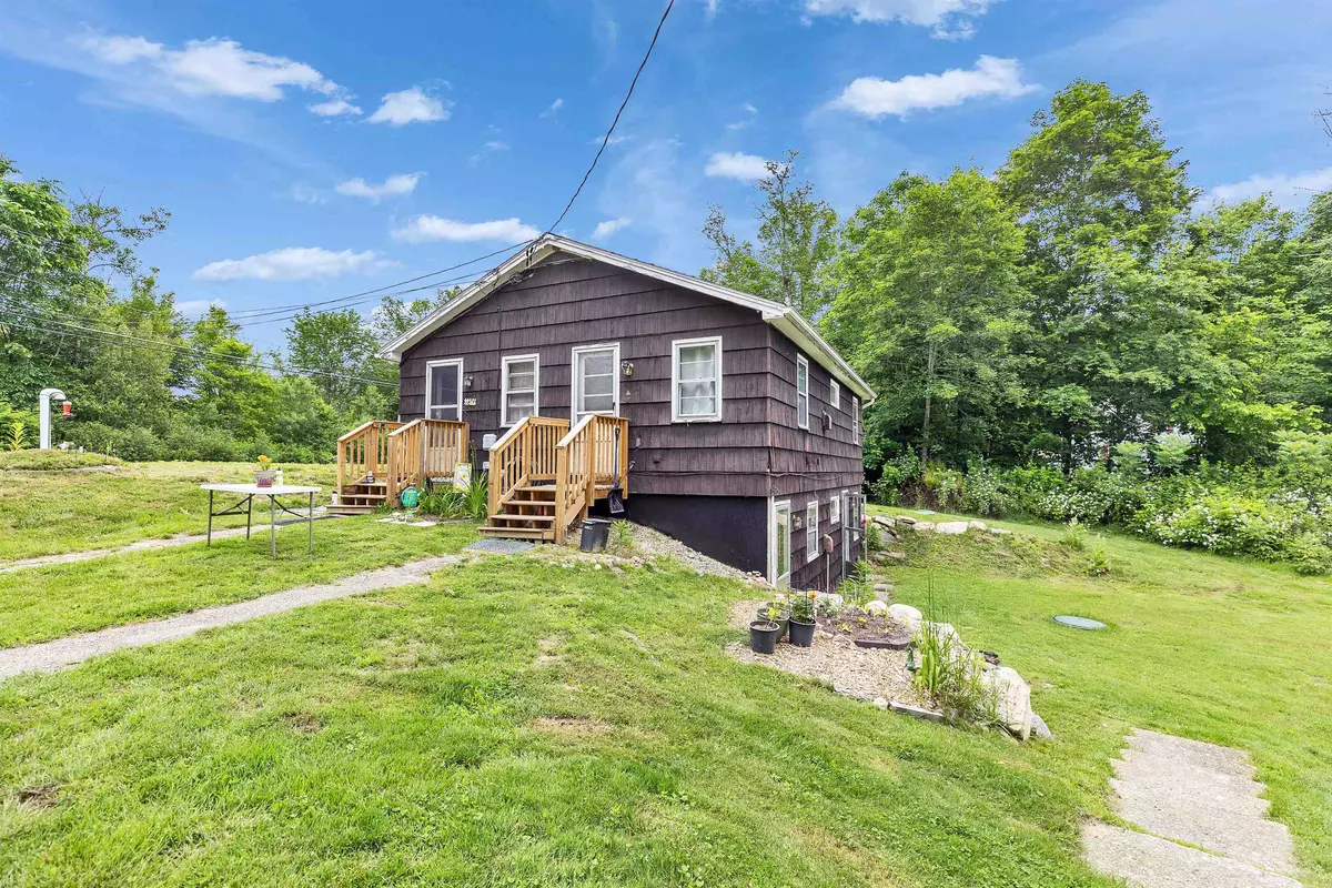 Lee, NH 03861,208 Mast RD