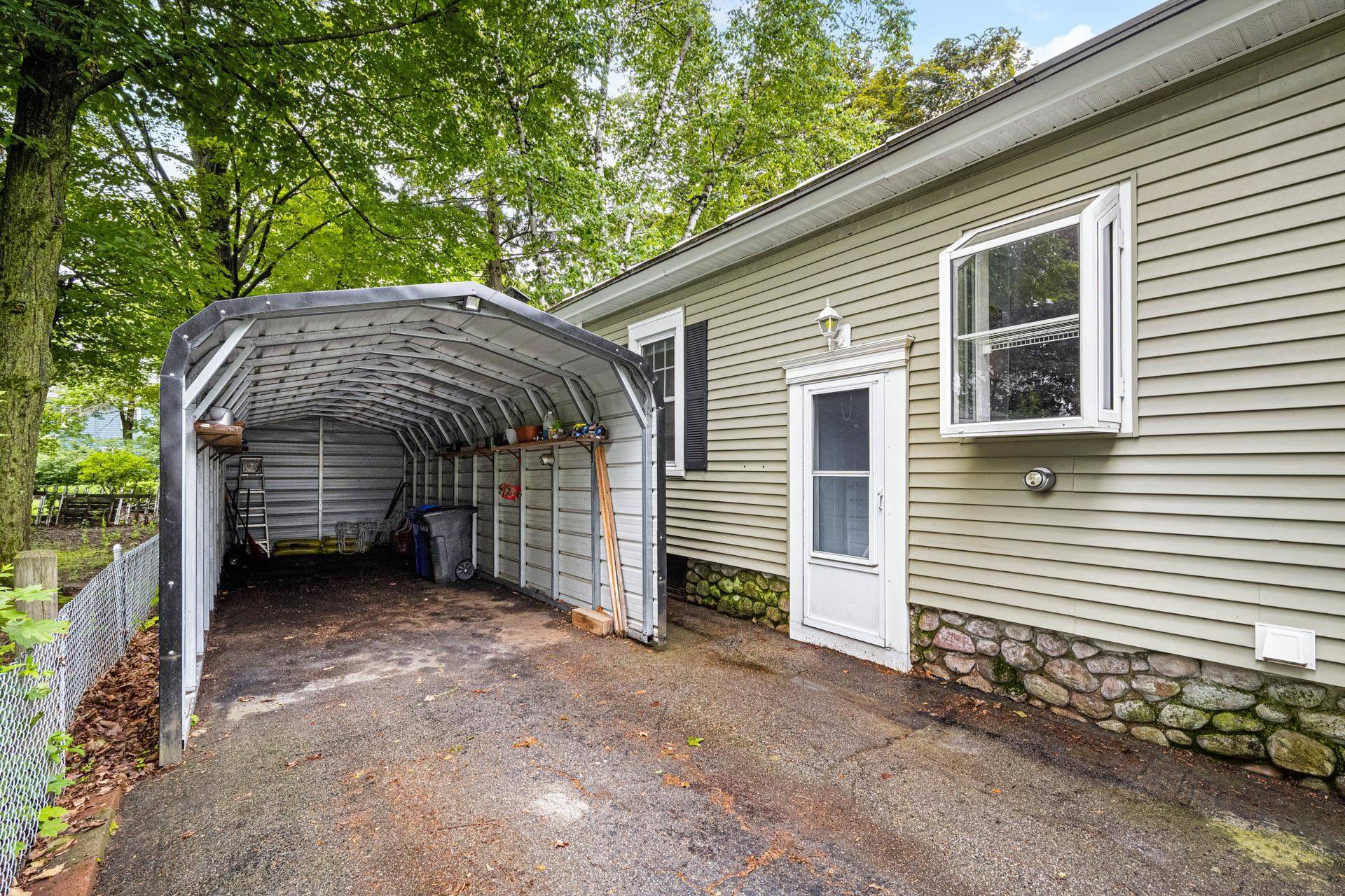 Manchester, NH 03104,431 Lowell ST