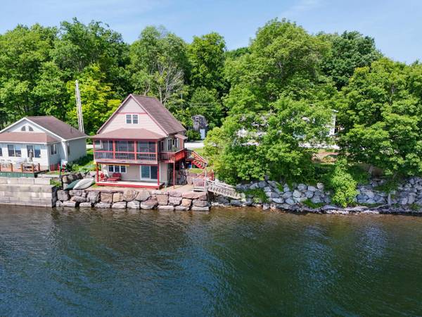 681 Abnaki RD,  North Hero,  VT 05474