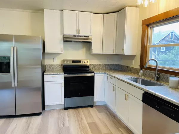 Laconia, NH 03246,17 Arch ST